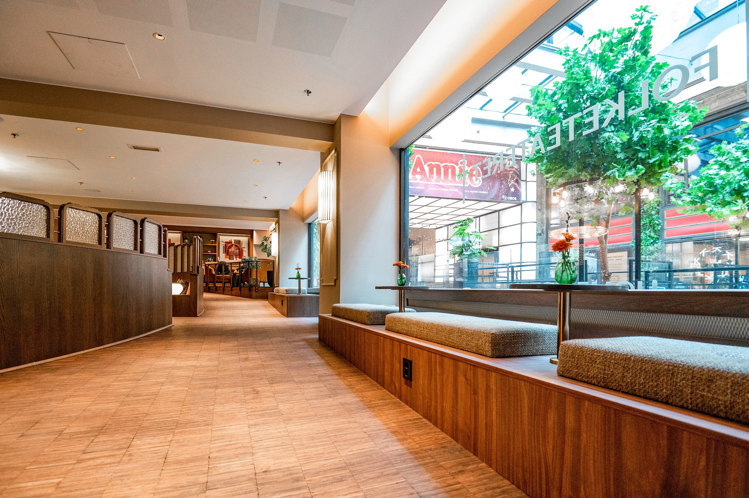 Indirekte belysning og downlight i Home Hotel Folketeateret