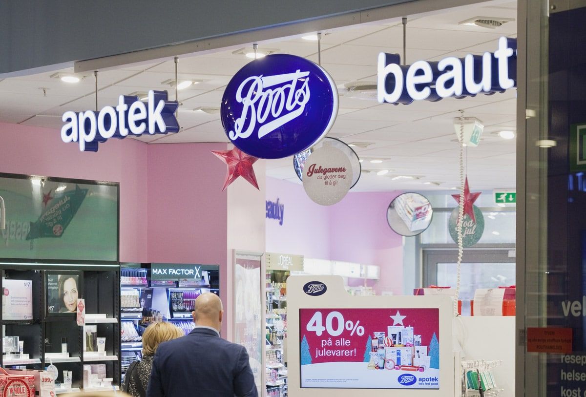 Boots apotek Storo senteret. Light House har levert belysningsløsningen.