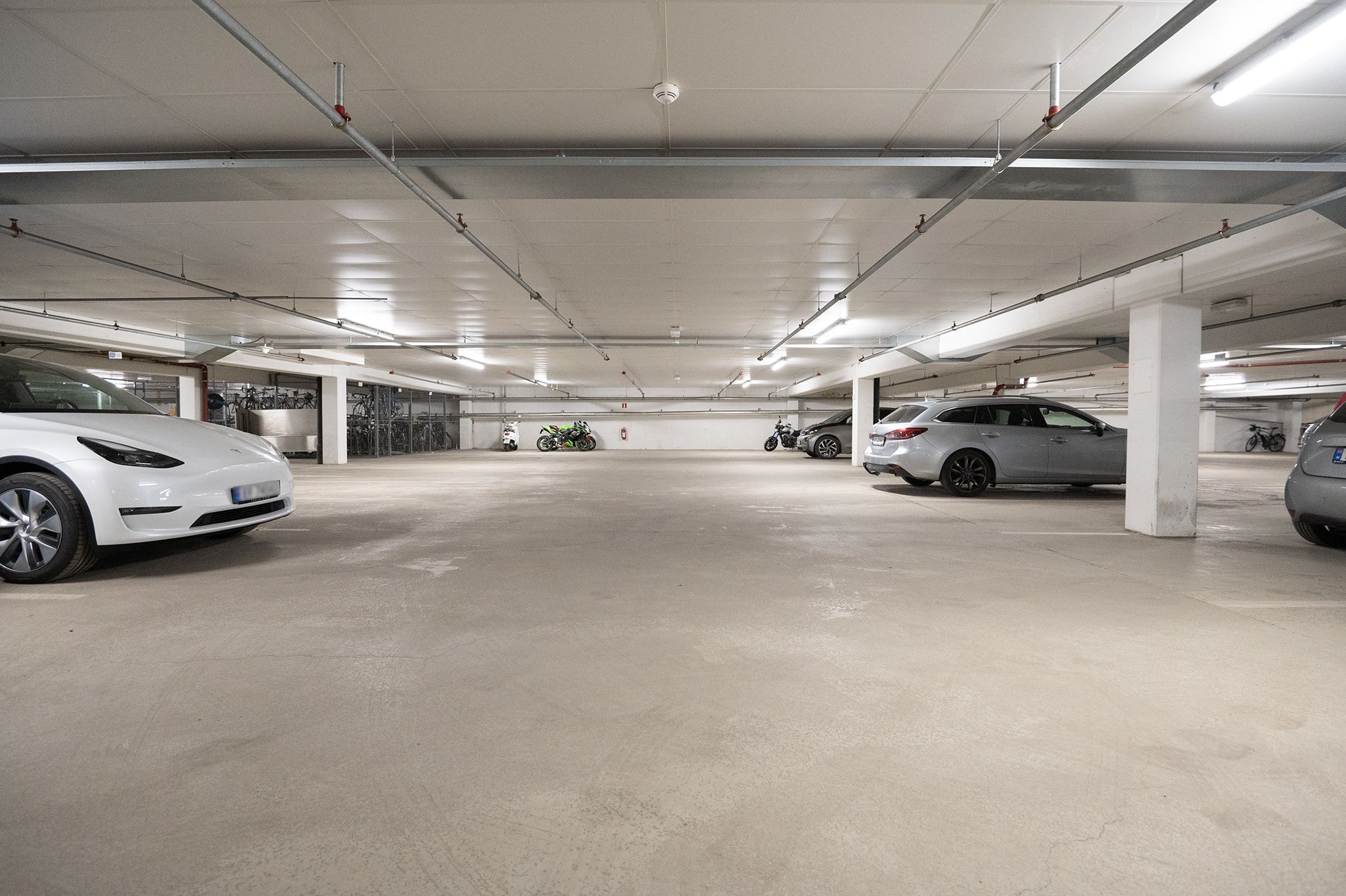 Strorebrand parkingshus. De har oppnådd 60 % energibesparelse og i tillegg fått bedre belysning!