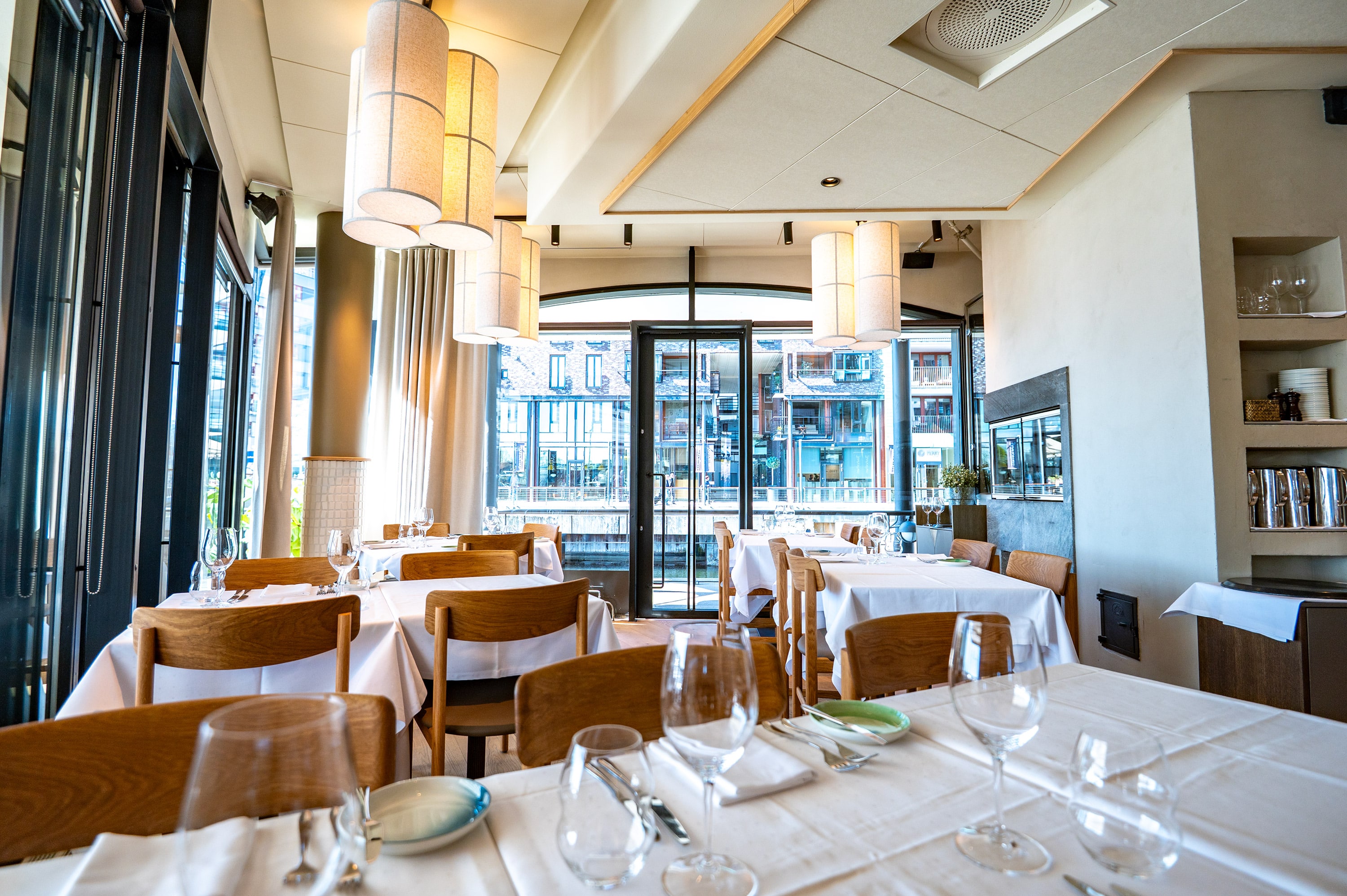 Restaurantbelysning som skaper atmosfære
