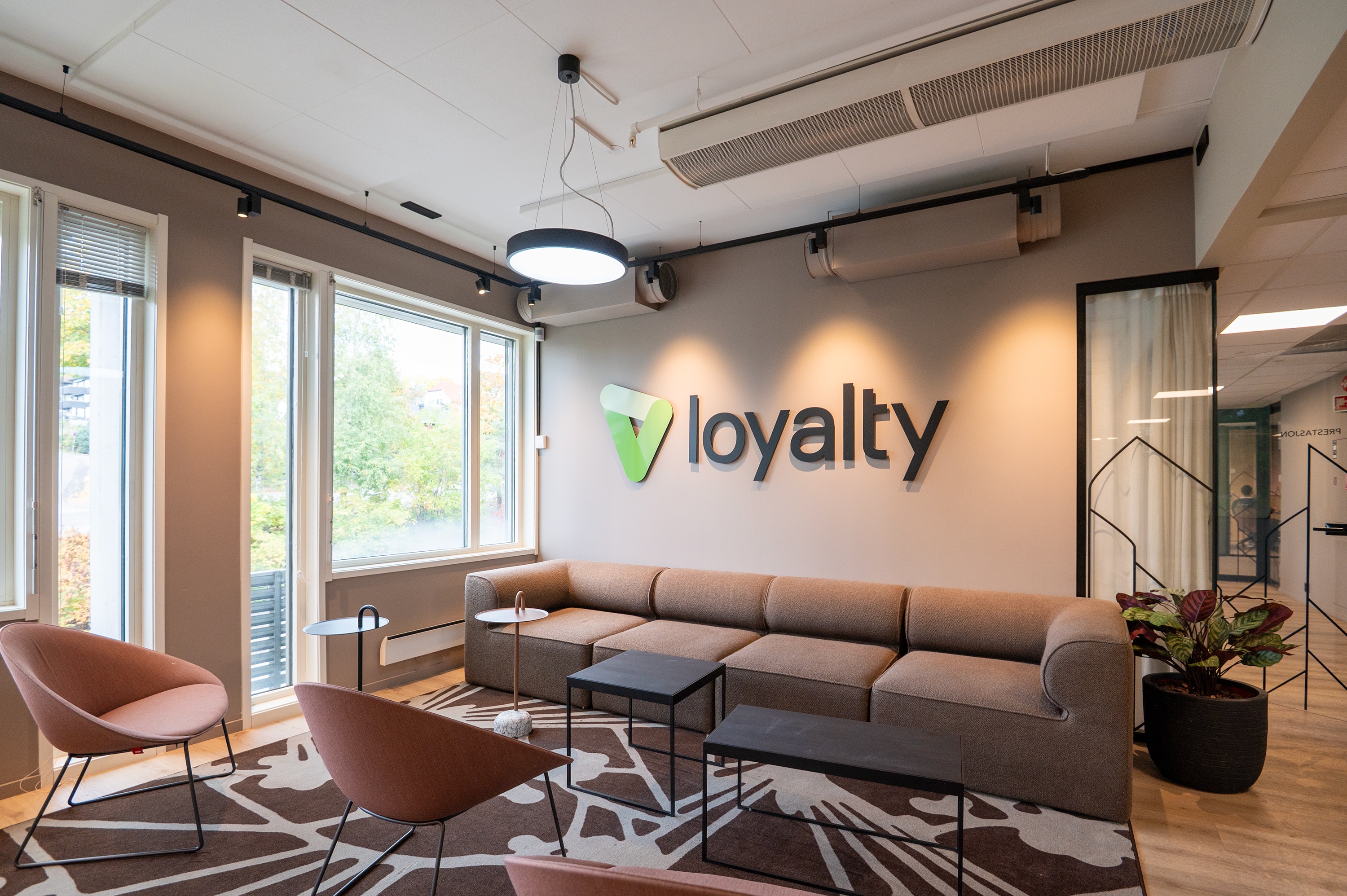 Loyalty Kontorbelysning