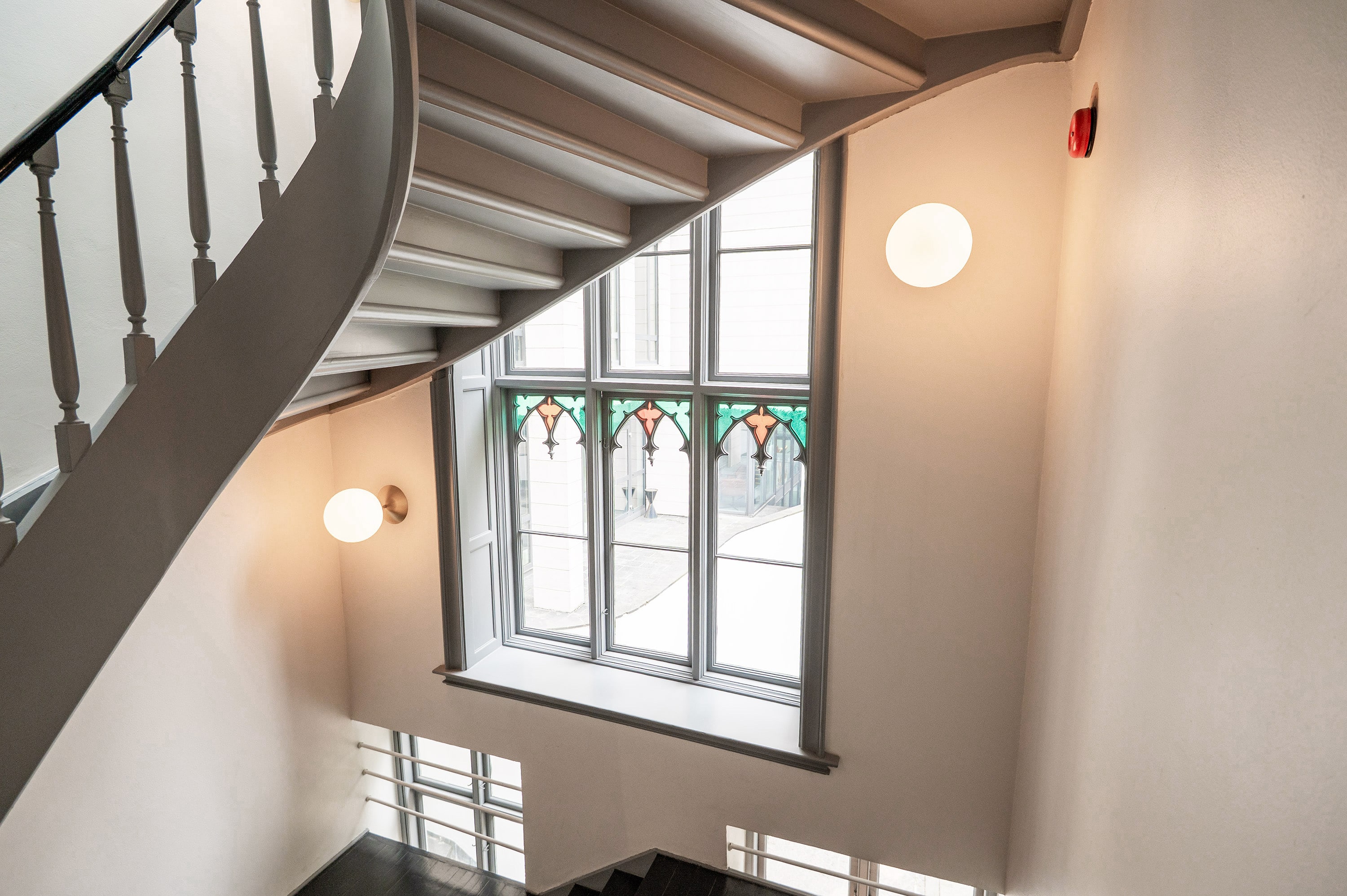 Revierstredet 2 vegglampe trapp