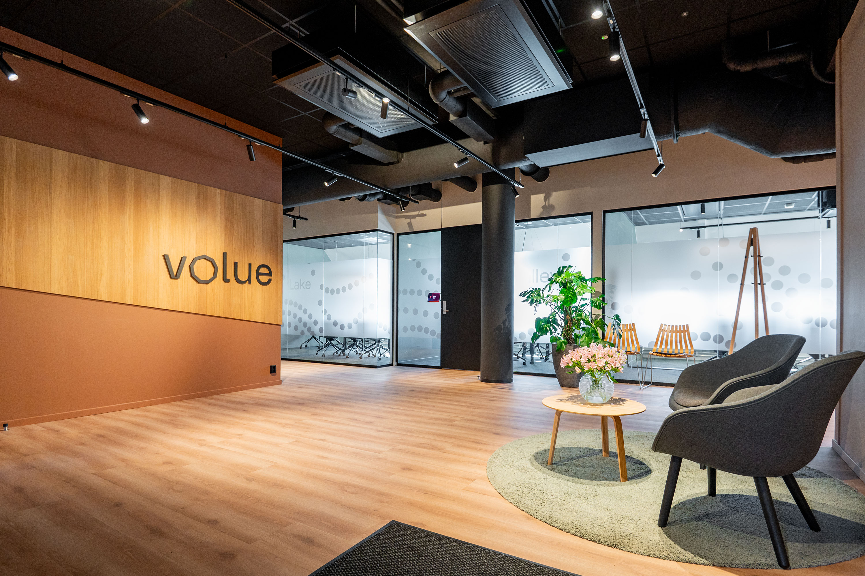 Kontorbelysning: Slik skaper riktig lys bedre arbeidsmiljø og produktivitet